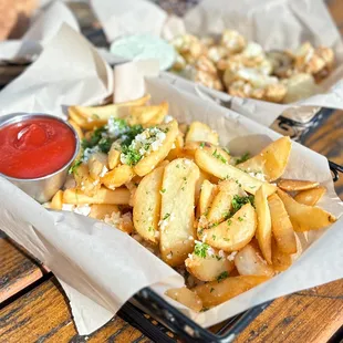 Greek fries. Photo by @martiwantsmore