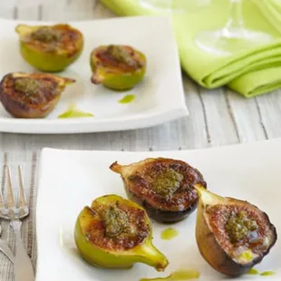 Grilled figs with walnut and mint pesto