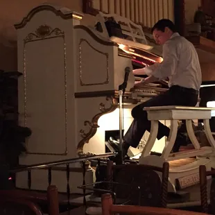 Good pizza, great organist!