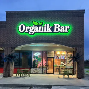 Organik Bar is a health,specializes in Acai bowls, Fresh made Juice and Fresh fruit smoothies.