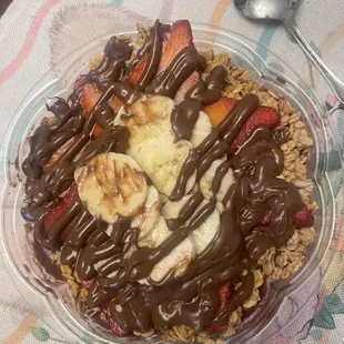 I ordered the Nutella dream bowl. Everything was fresh and staff was nice. Will go back to try some smoothies.