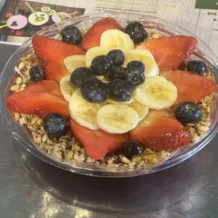 Açai Berry Açai base with granola, banana, blueberry, strawberry, coconut flakes and honey.