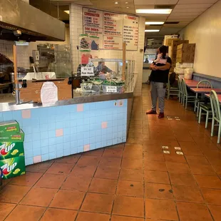 the inside of a fast food restaurant