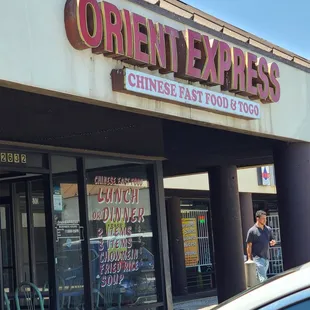 the front of a chinese fast food restaurant