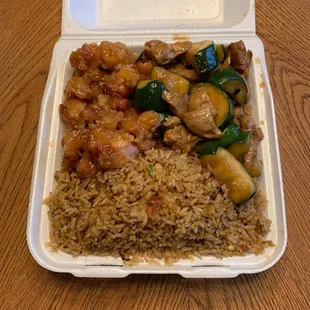 Huge portions sizes! Fried rice, lemon chicken, and zucchini chicken.  Lemon chicken : 5/5 Fried rice :4/5 Zucchini chicken: 4/5