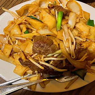 Beef 2. Stir-Fried Rice Noodle with Beef