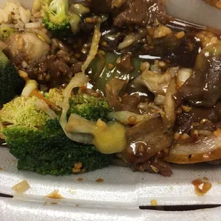 Garlic beef with green pepper added! Fantastic food!