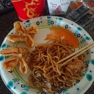 Chicken lo mein and crab rangoon