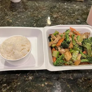 Chicken and broccoli with white rice