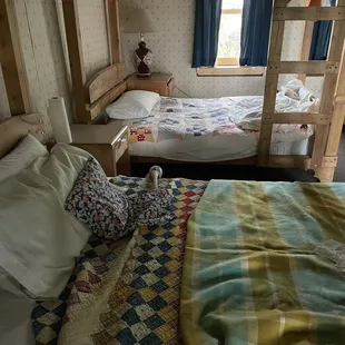 Bunk room in Oak house