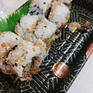 SALMON SKIN ROLL