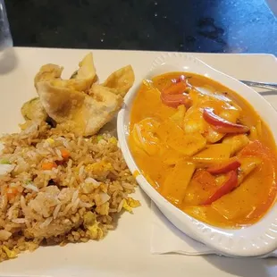 Red curry with fried rice and crab rangoon