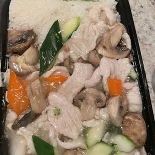 Moo goo gai pan entree