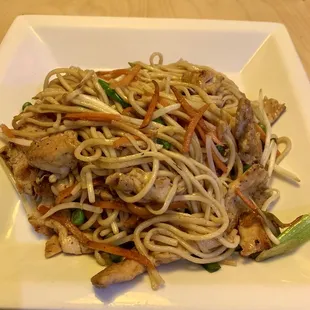 Lomein Noodles with Chicken