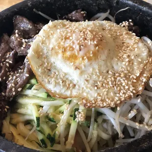 (Dolsot bibimbap)