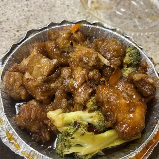 chicken and broccoli in sauce