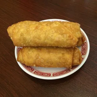 An egg roll comes with the lunch specials, we usually take them home for later! Such a treat!