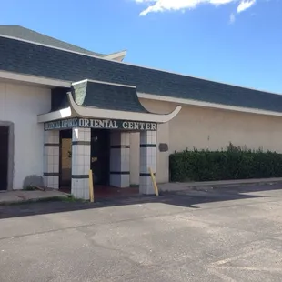 the entrance to the oriental oriental center