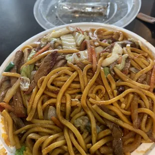 Pork lo mein