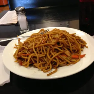 House Special Lo Mein, the 'small' lunch special which comes with a drink and fried rice if you want it. 5.95$.