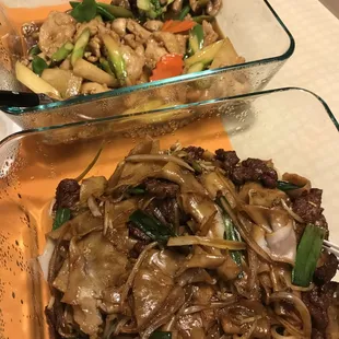 The pictures don&apos;t do the food justice. Beef chow foon is the best I&apos;ve had. Texture of the rice noodles is great and the beef so flavorful