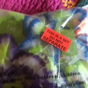 These leis are very beautiful! I love the colors, if only i could separate them individually. My party theme would work out so much better.