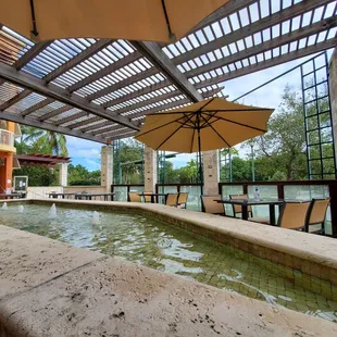 an outdoor dining area