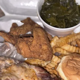 6 Pieces Pork Rib Dinner: French fries / collard greens