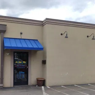 if you&apos;re looking at this side of the building you don&apos;t need a sign...
