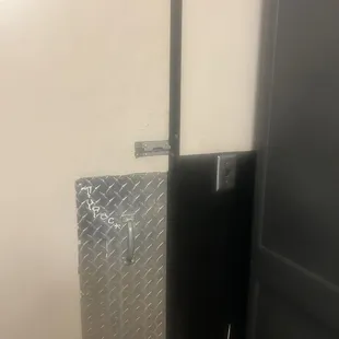 No lock on the men&apos;s restroom