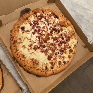 14&quot; bacon breaded chicken pizza