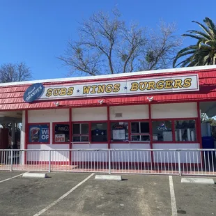 the exterior of a restaurant