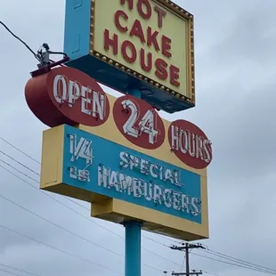 the sign for the restaurant