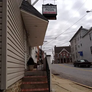 go in here for pizza