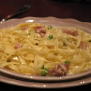 Fettuccine Alfredo with Smoked Ham & Peas