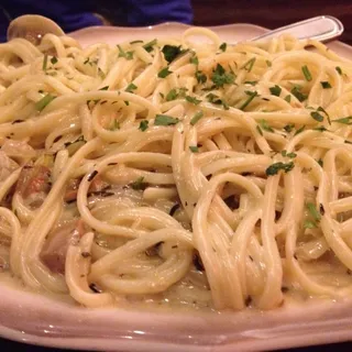 Linguine with Clams (White Sauce)