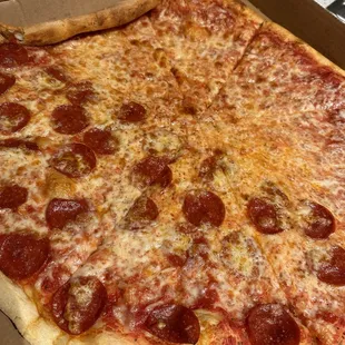 1/2 pepperoni, Extra Cheese Pizza - 18"