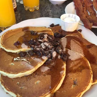 CINNAMON RAISIN PANCAKES