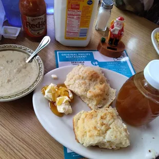 Real Buttermilk Biscuits and Sawmill Gravy  OMG