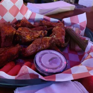 food, chicken wings and fried chicken