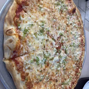 Pizza loaded with green peppers.