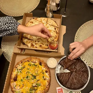 Cheesy Garlic Bread Original Garlic Chicken Pizza Pizza Brownie