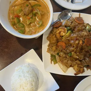 55. Panang Curry 33. Pad See Ew