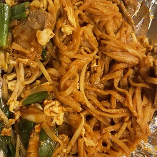 Pad thai with beef