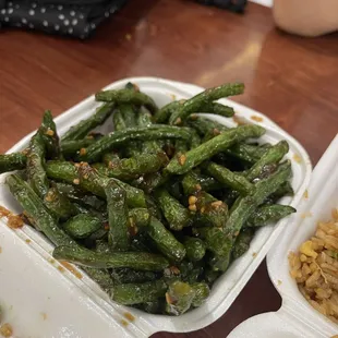 Small green beans with garlic sauce