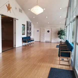 Side view of our spacious lobby, perfect for receiving your guests.