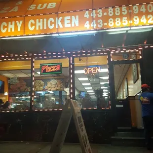 the front of a restaurant at night