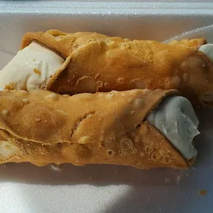 Fresh cannoli