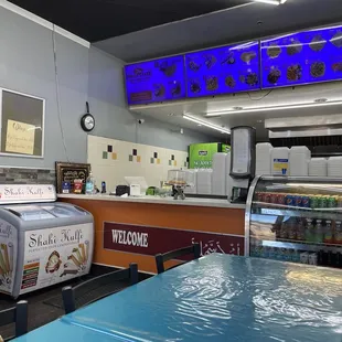 the inside of a fast food restaurant