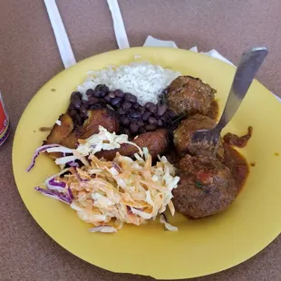 HORRIBLE EXPERIENCE!!!...please ask for the prices B4 you get seated i was looking for a place to eat some quick and go (a snack) and didnt